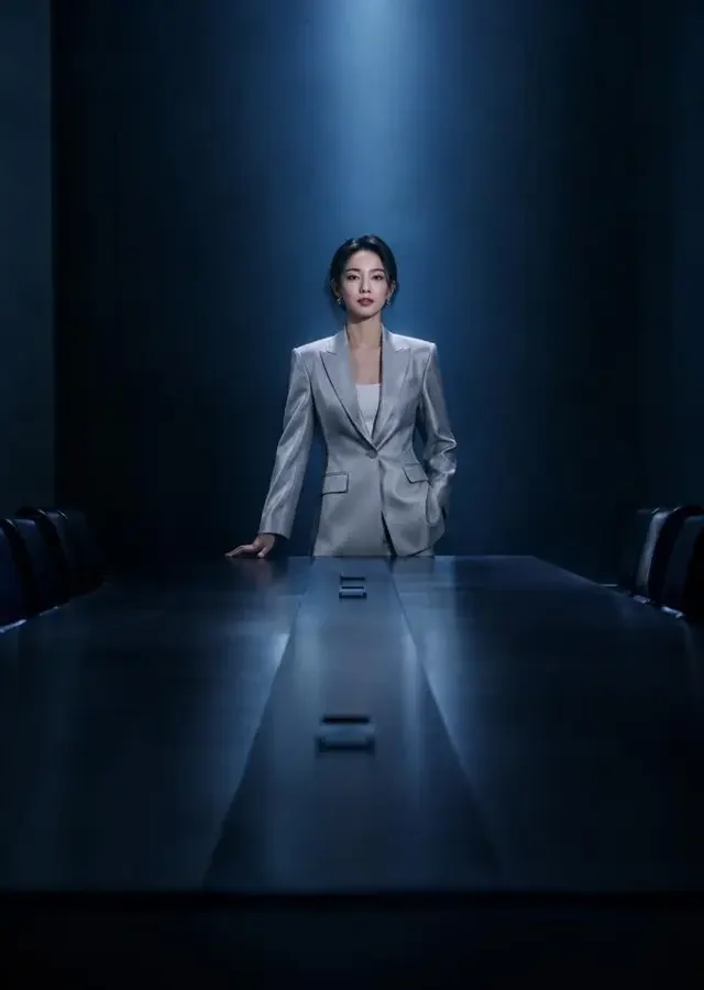 她成为董事长的第一天 逆袭 · 女性成长 《她成为董事长的第一天》更新封面
